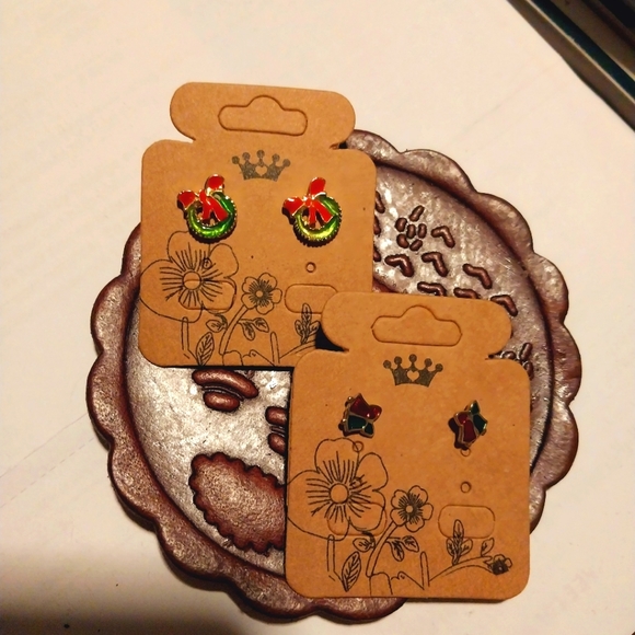 Source Unknown Accessories - Two pair of vintage earrings bells, and wreath gold tone